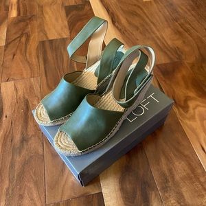 LOFT espadrilles wedge sandals in olive green, size 9.5